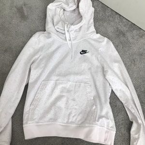 white nike sweat shirt